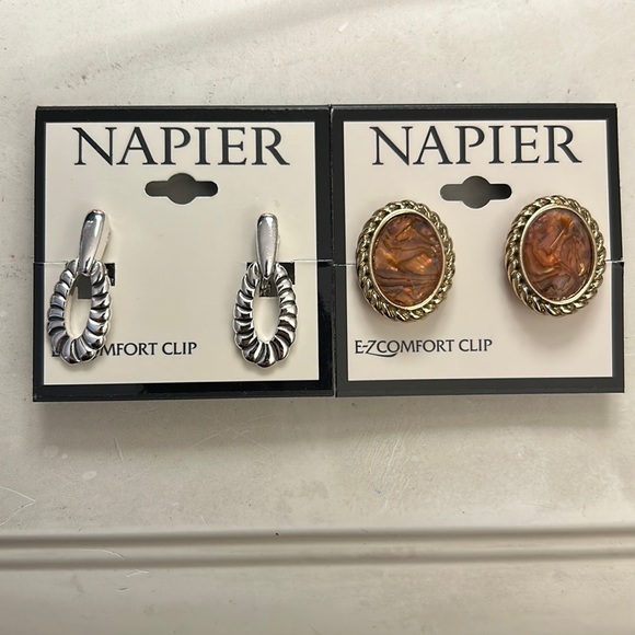 Set of 2 Napier E-Z Comfort Clip On Earrings - Picture 1 of 4